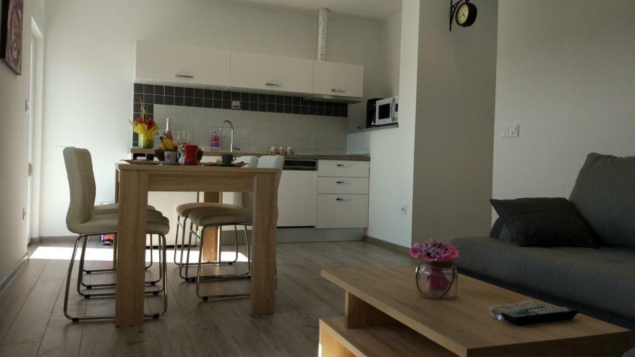 Apartments Angeline Ровінсько-Село Екстер'єр фото